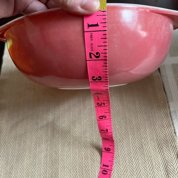 Vintage Pyrex Handled Mixing Bowl 2.QT - Picture 9 of 9